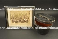 Boîte de transport de coiffure et photo encadrée de soldats du JR.60 — photo 1