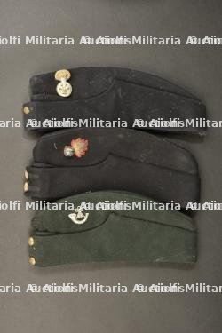Lot de trois calots field service cap britanniques, Ox and Bucks, Royal Welsh Fusilier troupe et officier — photo 1