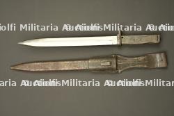 Baïonnette ersatz avec porte fourreau. Ersatz bayonet with frog.