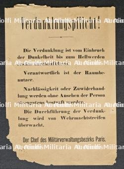 LOT DE DEUX TRÈS RARES AFFICHES EN LANGUE ALLEMANDE SUR LA PROTECTION ANTIAÉRIENNE DANS LA CAPITALE — miniature 2