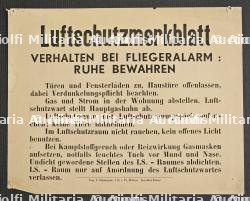 LOT DE DEUX TRÈS RARES AFFICHES EN LANGUE ALLEMANDE SUR LA PROTECTION ANTIAÉRIENNE DANS LA CAPITALE — photo 3