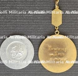 LOT D’UNE MÉDAILLE EN PORTE-CLÉ ET D’UN PORTE BONHEUR, SOUVENIRS DE PARIS OCCUPÉ — photo 2