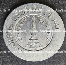 LOT D’UNE MÉDAILLE EN PORTE-CLÉ ET D’UN PORTE BONHEUR, SOUVENIRS DE PARIS OCCUPÉ — miniature 6