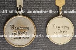 LOT DE DEUX MÉDAILLES SOUVENIRS EN PORTE-CLÉ DE LA PRISE DE PARIS PAR LES TROUPES ALLEMANDES — miniature 3