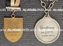 LOT DE DEUX MÉDAILLES SOUVENIRS EN PORTE-CLÉ DE LA PRISE DE PARIS PAR LES TROUPES ALLEMANDES. — photo 3