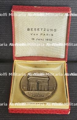 MÉDAILLE SOUVENIR DANS SA BOITE DE LA PRISE DE PARIS PAR LES TROUPES ALLEMANDES. — photo 2