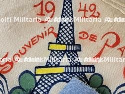 LOT DE DEUX MOUCHOIRS EN SOIE SOUVENIRS DE PARIS 1942 — photo 4