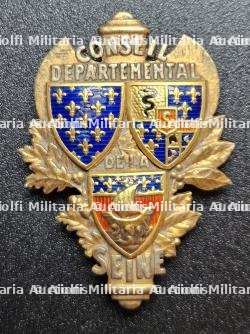 LOT DE DEUX INSIGNES DE FONCTION DU CONSEIL DÉPARTEMENTAL DE LA SEINE ET DE MEMBRE DU CONSEIL MUNICIPAL DE PARIS AVEC LEURS ÉCHARPES DE FONCTION CORRESPONDANTES. VERS 1940-1942. — miniature 5