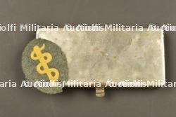 Insigne d'infirmier allemand et boîte d'ustensiles médicaux. German medic badge and medical instrument case.