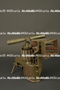 Machine à garnir les bandes pour MG08 Gurtfuller. Belt loading machine for MG08 ammunition belts, Gurtfüller.
