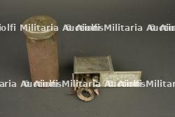 Accessoires MG08 et container de tir à blanc. MG08 accessories and blank firing container. — photo 1