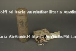 Accessoires MG08 et container de cache flamme MG 08-15. MG08 accessories and MG08-15 flash hider container. — photo 1