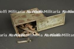 Accessoires MG08 et container de cache flamme MG 08-15. MG08 accessories and MG08-15 flash hider container. — photo 3
