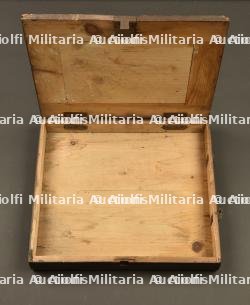Caisse pour bandes de MG08 et boîte à chiffons de nettoyage. MG08 ammunition belt box and cleaning rag tin. — miniature 4