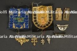 Ensemble d'insignes — miniature 2