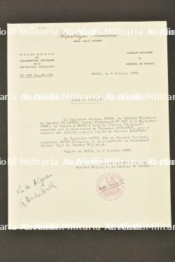 Ensemble de documents signés De Gaulle — photo 2