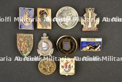 Lot de 10 insignes marine