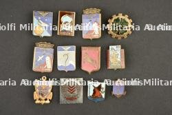 Lot de 12 insignes marine