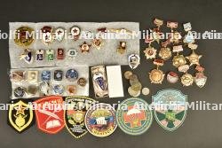 Lot de divers insiges militaires