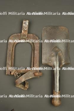 Pelle de mitrailleur allemand avec porte pelle cuir. German machine gunner’s shovel with leather carrier — photo 2