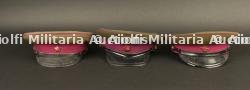 Lot comprenant 3 casquettes infanterie