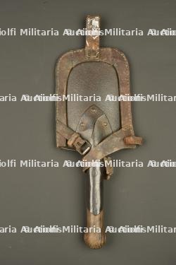 Pelle de mitrailleur allemand avec porte pelle cuir. German machine gunner’s shovel with leather carrier — photo 4