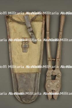 Pince coupante allemande dans son étui en toile. German wire cutters with canvas carrier — photo 1