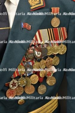Ensemble veste et culotte d'un Général Colonel — miniature 4