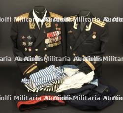 Lot comprenant 1 ensemble d'amiral de la flotte,