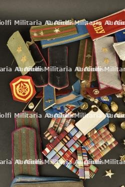Lot comprenant diverses pattes d'épaules — miniature 6