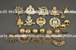 Ensemble de 27 insignes et boutons de régiments d'infanterie anglais — photo 1