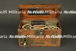 Téléphone de campagne allemand Feldfernsprecher 1916 type B. German field telephone Feldfernsprecher 1916 type B — miniature 9