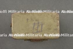 Ecouteur téléphonique allemand dans son étui ersatz en fer. German telephone receiver in its ersatz metal case — photo 3