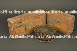 Boites à batteries allemandes et rouleau de câble pour téléphonie. German battery boxes and cable reel for field telephony