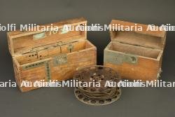 Boites à batteries allemandes et rouleau de câble pour téléphonie. German battery boxes and cable reel for field telephony — miniature 6