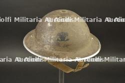 Casque anglais MkII de 1938 avec insigne gallois peint en noir