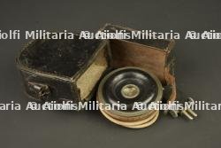 Ecouteur téléphonique allemand dans son étui cuir. German telephone receiver in its leather case