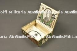 Boite de cigares à l'effigie de Otto Weddigen et du sous marin U9. Cigar box bearing the image of Otto Weddigen and submarine U9 — miniature 2