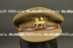 Casquette d'officier du Queen's Royal Regiment.