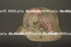 Stahlhelm camouflé capturé par un canadien avec noms de batailles. Camouflaged Stahlhelm captured by a Canadian soldier with battle names — photo 11
