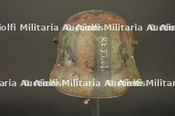 Stahlhelm camouflé capturé par un canadien avec noms de batailles. Camouflaged Stahlhelm captured by a Canadian soldier with battle names — miniature 15