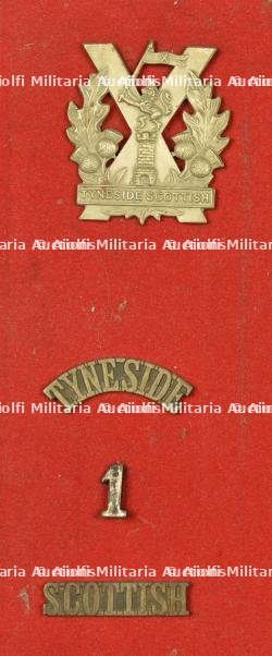 Ensemble d'insignes du 1st Tyneside Scottish. Badge grouping of the 1st Tyneside Scottish — photo 1