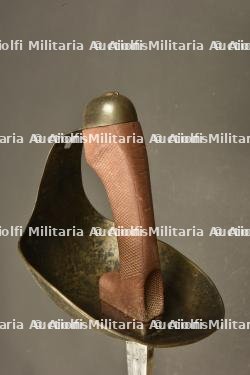 Sabre troupe de cavalerie anglais modèle 1908 avec sa poche à fer. British Pattern 1908 cavalry trooper’s sword with horseshoe pouch — miniature 3