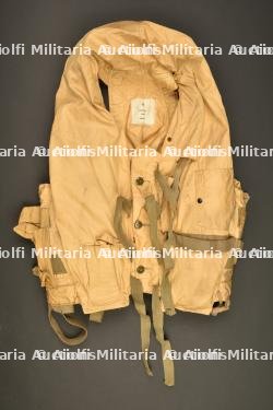 Mae Vest. — photo 1