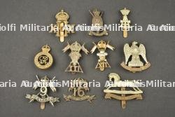 Lot de 10 cap badge de cavalerie anglaise. Lot of 10 British cavalry cap badges