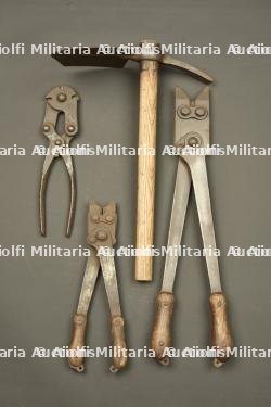 Lot anglais outil individuel et pinces. British lot including entrenching tool and wire cutters