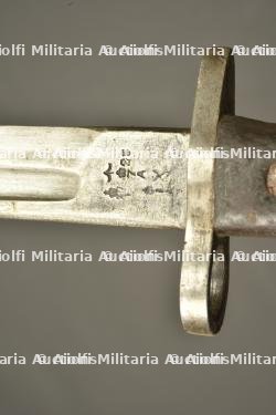 Baïonnette anglaise 1907 avec fourreau à impact et porte fourreau cuir. British Pattern 1907 bayonet with damaged scabbard and leather frog — photo 2