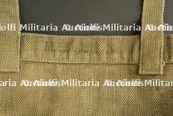 Equipement Web anglais bidon, musette et bretelles. British web equipment including canteen, haversack and braces — miniature 2