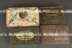 Lot de 6 boîtes anglaises et un quart. Lot of 6 British tins and one mug