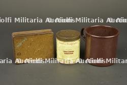 Lot de 6 boîtes anglaises et un quart. Lot of 6 British tins and one mug — miniature 2